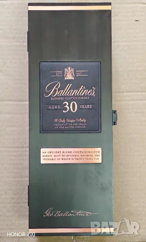 Кутия от 30 годишно уиски Ballantines. 