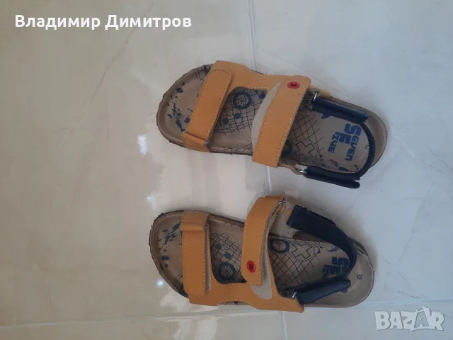 Продавам Детски сандали