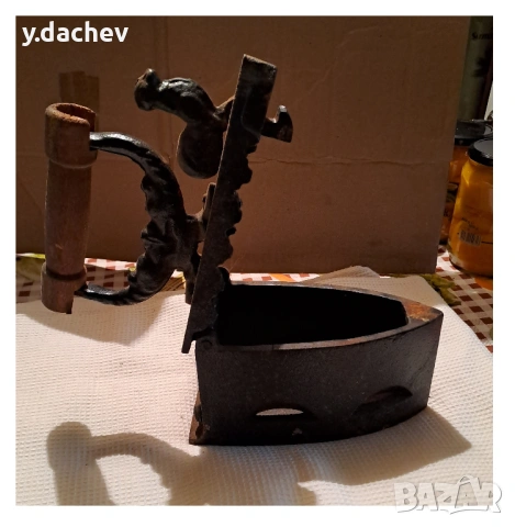 Стара ютия, снимка 3 - Антикварни и старинни предмети - 54310798