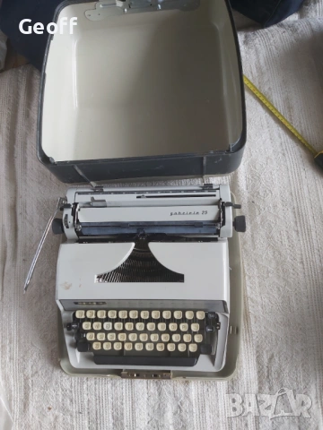 Adler Gabrielle 25 portable/manual typewriter , снимка 4 - Антикварни и старинни предмети - 54164499