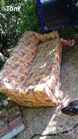 диван ,запазен приличен,лек за носене 