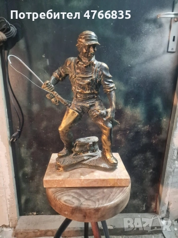 Бронзова статуетка рибар
