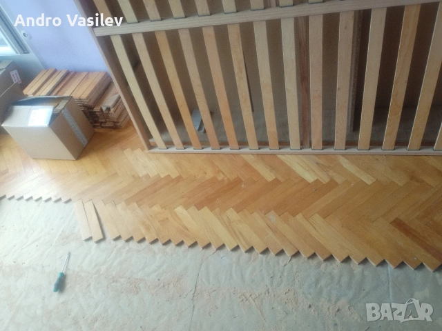 Естествен паркет за около 11 квадрата.