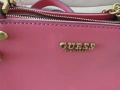 Оригинална дамска чанта GUESS от еко кожа в цвят корал, снимка 4