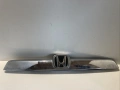 Хромирана лайсна/рамка за заден номер за Honda CR-V (2009) 74890-SWW-E010-M1, снимка 1
