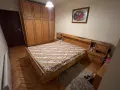 Продавам спалня с гардероб, нощни шкафчета и огледало, снимка 1