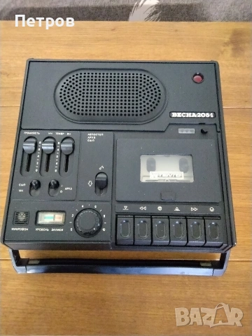 Продавам ретро портативен касетен магнетофон Весна 205-1 /Vesna 205-1 произвеждан в СССР