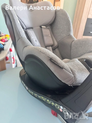 Britax Römer Dualfix i-Size – въртящо столче 360°, ISOFIX, 0–18 кг / 40–105 см - изпрано и запазено, снимка 4 - Столчета за кола и колело - 55243470