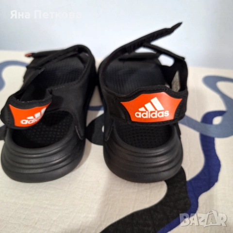Сандали Adidas, снимка 2 - Детски сандали и чехли - 54675827