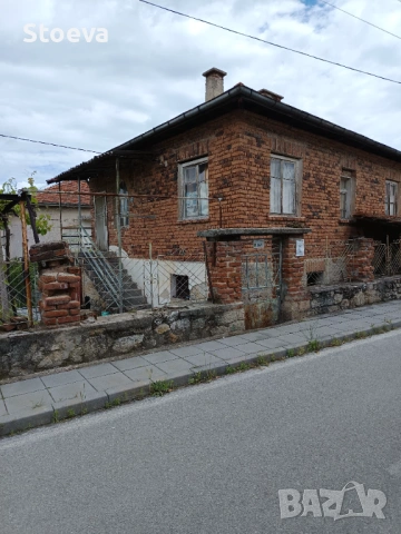 Продавам къща в Стрелча , снимка 2 - Къщи - 53963039