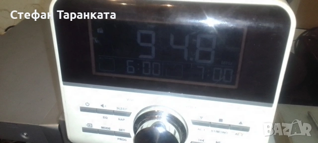 Радио тунер и CD player и антена си има