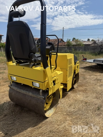 ВАЛЯК ПОД НАЕМ - Двубандажен вибрационен Dynapack CC102 - 2400кг, снимка 4 - Други машини и части - 55612255