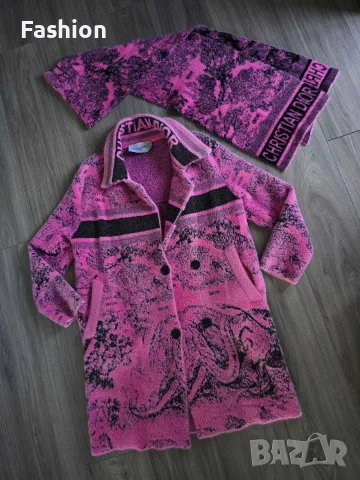 Луксозно палто + шал CHRISTIAN DIOR. Има джобове. 
