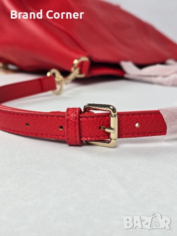 Нова дамска чанта Trussardi Jeans в червено с дълга дръжка и аксесоари, снимка 7 - Чанти - 54411050