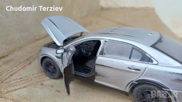 1:24 Welly Ford Taurus мащабен модел , снимка 2 - Колекции - 54506376