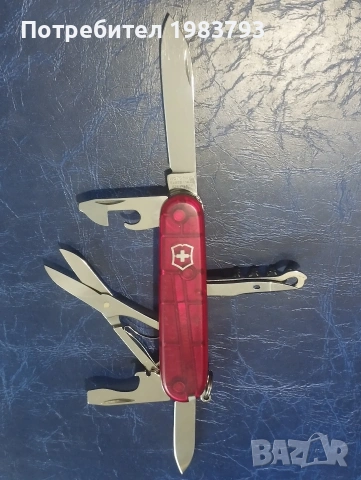 Victorinox,прозрачен с ножица,като нов.