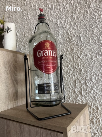 Празни бутилки от уиски 4.5 литра с метални люлки (Tullamore Dew и Grant's), снимка 2 - Казани за ракия - 55347635