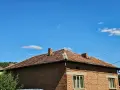 Къща с жилищна пристройка, равен двор и стопански постройки в с. Острица, снимка 5