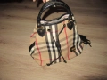 Burberry Дамска Чанта, снимка 1