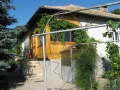 Продавам къща с дворно място и гараж, снимка 2