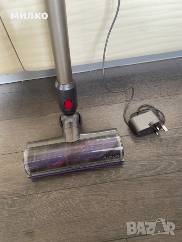 Акумулаторна прахосмукачка DYSON V-8, снимка 5 - Прахосмукачки - 55035693