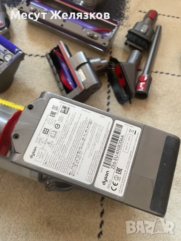 Dyson V10 Прахосмукачка, снимка 3 - Прахосмукачки - 55178245