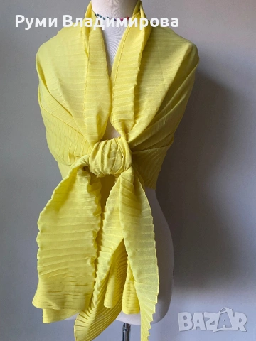 Жълт шал от 100 % коприна, снимка 3 - Шалове - 54035154