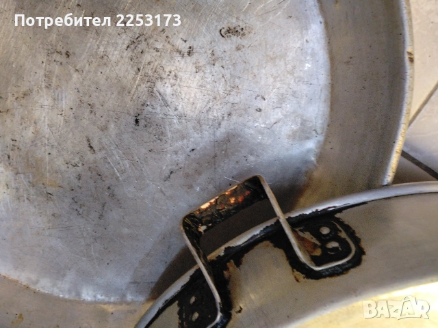 Запазени алуминиеви тави 33/5см и 32/5,5см.Лот., снимка 5 - Съдове за готвене - 36270995