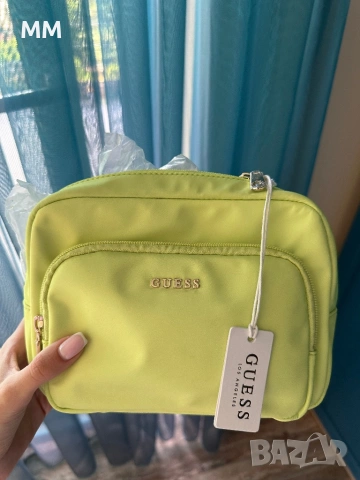 Зелен несесер Guess