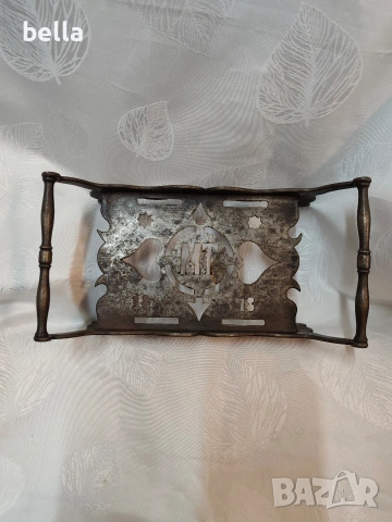 Антикварна кована подложка за чугунени ютии (1878 г.) – Уникат с инициали "МТ", снимка 3 - Антикварни и старинни предмети - 54214131