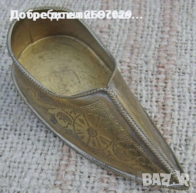 Обувка и пикаещо момче Брюксел фигура пластика статуетка метал, месинг/бронз,мосю пиш, снимка 6 - Декорация за дома - 39451590