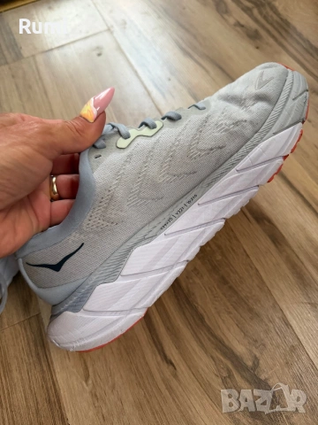 Оригинални маратонки Hoka One One Arahi 6  ! 39 н, снимка 3 - Маратонки - 54724574