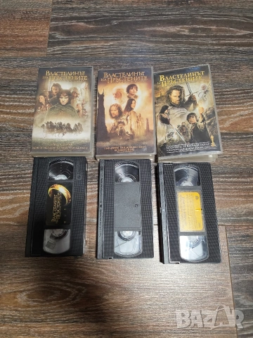 Продавам властелинът на пръстените трилогията на VHS, снимка 2 - Екшън - 55066913