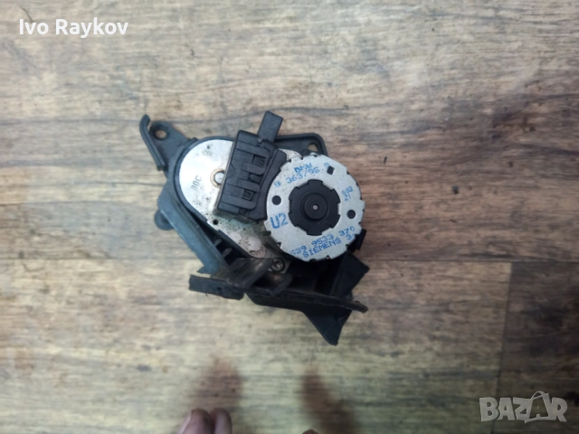 Моторче клапи парно за BMW 5 E39 1997 , 8363795