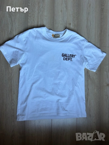Продавам чисто нова тениска S размер. Материята е 100% памук. Марката е Gallery Dept.