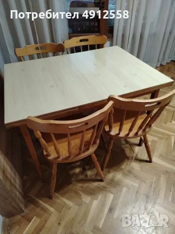 Трапезна маса с четири стола
