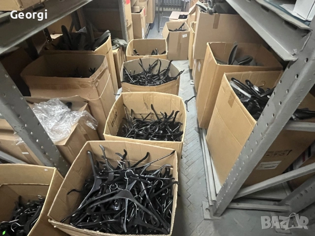 Пластмасови закачалки голяма наличност , снимка 2 - Друго търговско оборудване - 54557091