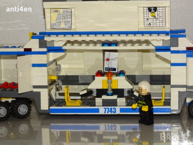 LEGO City 7743 – Полицейски мобилен команден център , снимка 5 - Конструктори - 55181883