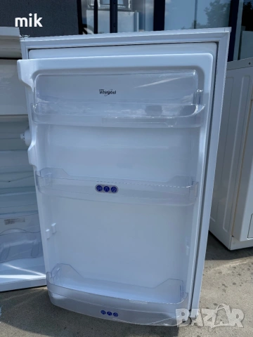 Малък хладилник с камера Whirlpool, снимка 2 - Хладилници - 55046435