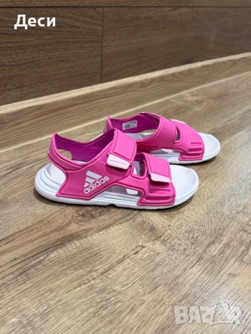 Продавам детски сандали ADIDAS