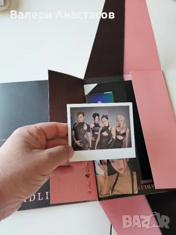 BLACKPINK – DEADLINE албум / комплект с CD, фотобук, карти, стикери и плакат, снимка 5 - CD дискове - 55332671