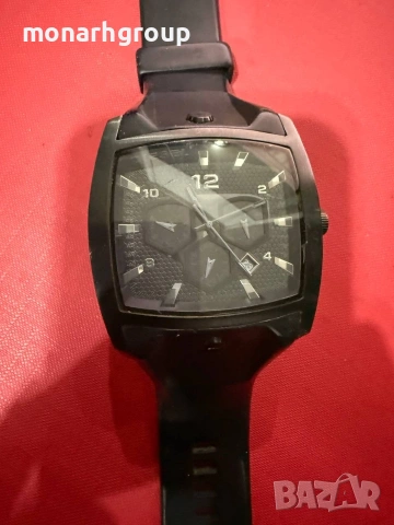 Часовник Diesel/DZ-4196/има драскотини по стъклото