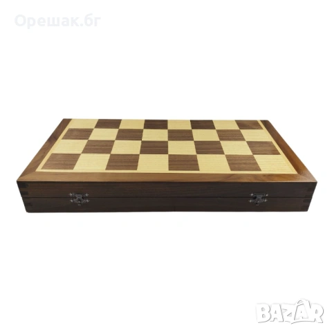 ДЪРВЕНА КУТИЯ ЗА ШАХМАТ ОРЕШАК