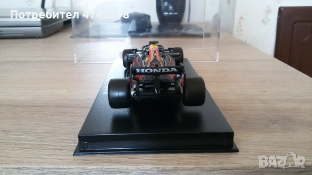 Red Bull Honda RB16B 2021 F1 #33 Max Verstappen, with pilot and showcase, снимка 4 - Колекции - 54499788