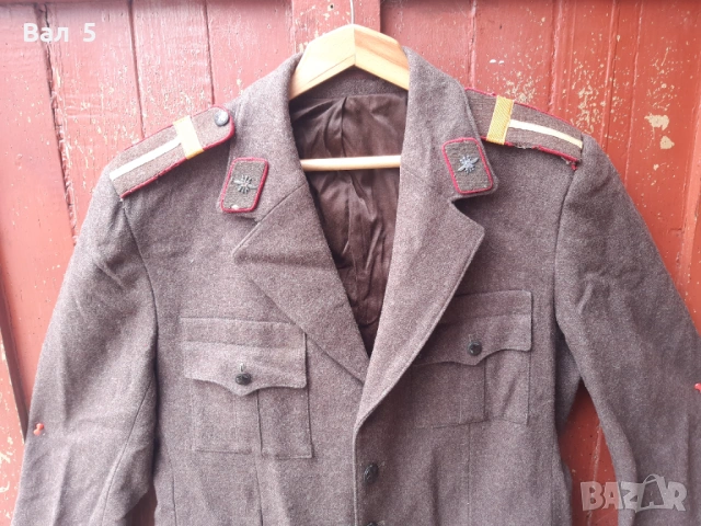 Военна зимна куртка , униформа - старшина БНА , НРБ, снимка 2 - Антикварни и старинни предмети - 54069351