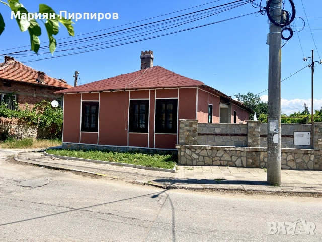 Къща с голям двор и овощна градина в центъра на с. Мененкьово