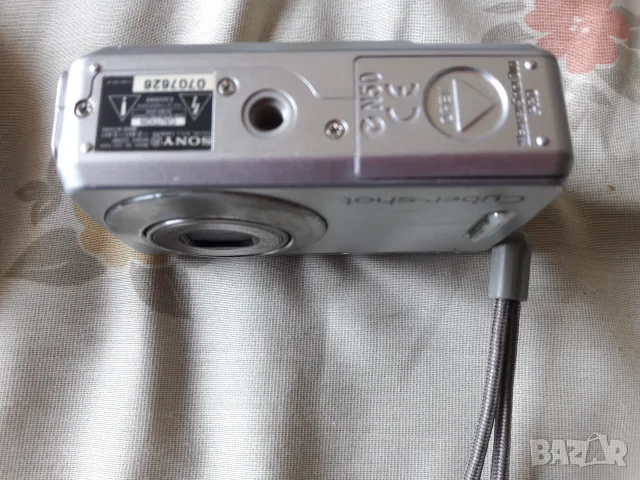 Дигитален фотоапарат Sony Cyber Shot DSC S500, снимка 4 - Фотоапарати - 55624135