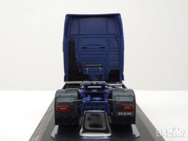 MAN TGX XXL влекач 2020 - мащаб 1:43 на ixo models моделът е нов в PVC дисплей-кейс, снимка 6 - Колекции - 55006990