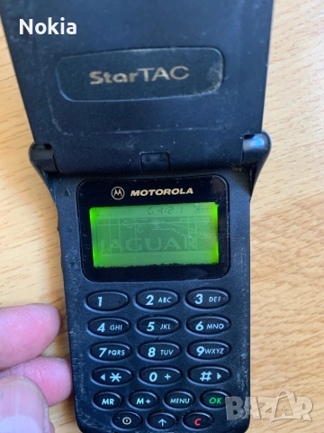 Motorola StarTAC от 1996 г., който тук е брандиран за автомобили Jagua