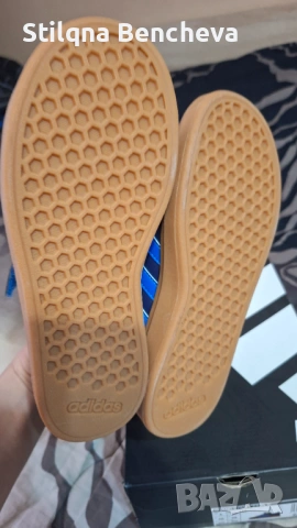Нови детски кожени маратонки за момче Adidas 35 номер, снимка 3 - Детски маратонки - 54327225
